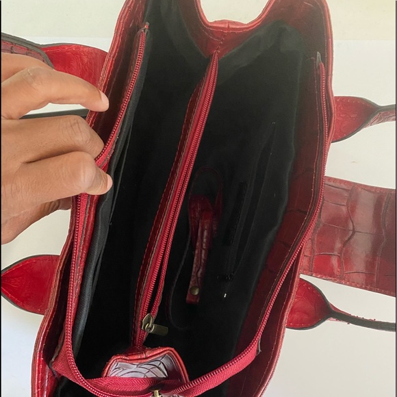 Crocodile Print Leather Handbag - Picture 7 of 16